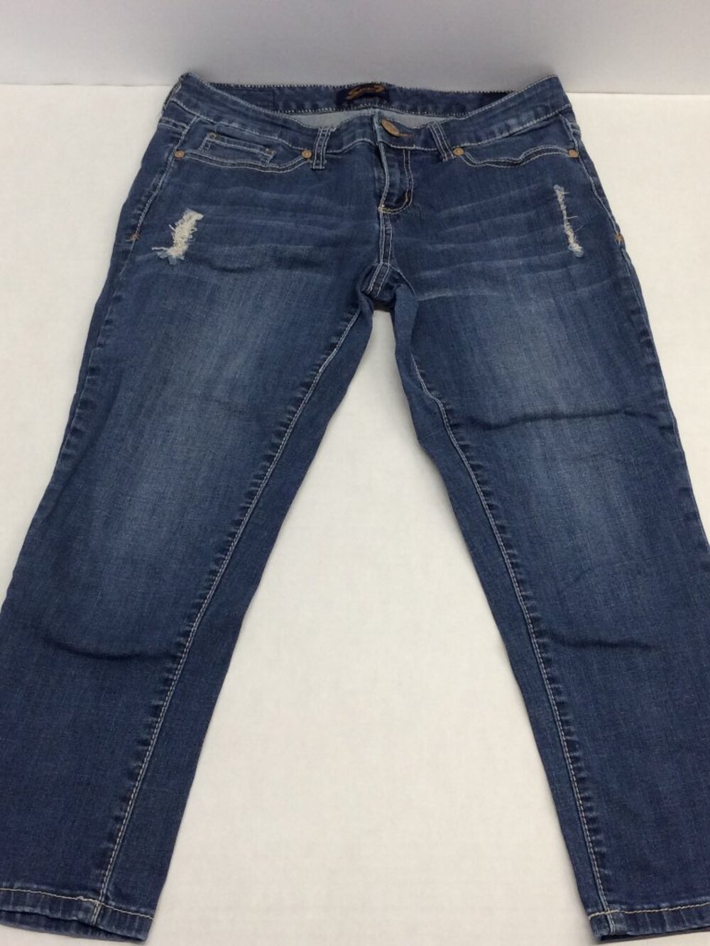 Seven 7 Womens Jeans Size 8 Capri Medium Wash Distressed Stretch  EUC